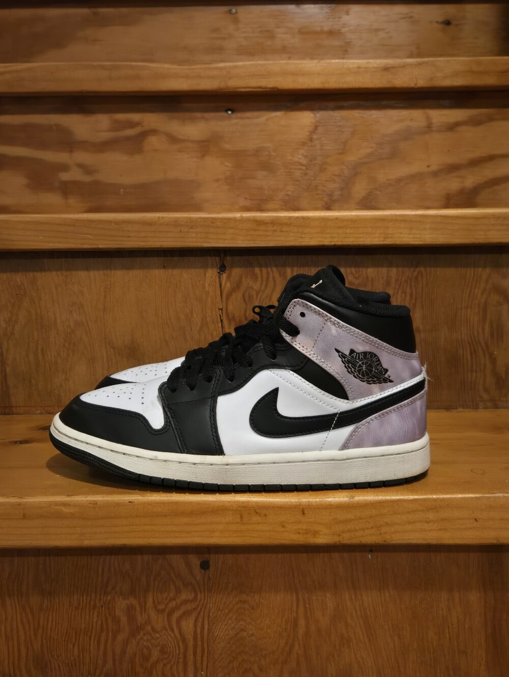 Nike Air Jordan 1 Mid Bleached Coral Black/White